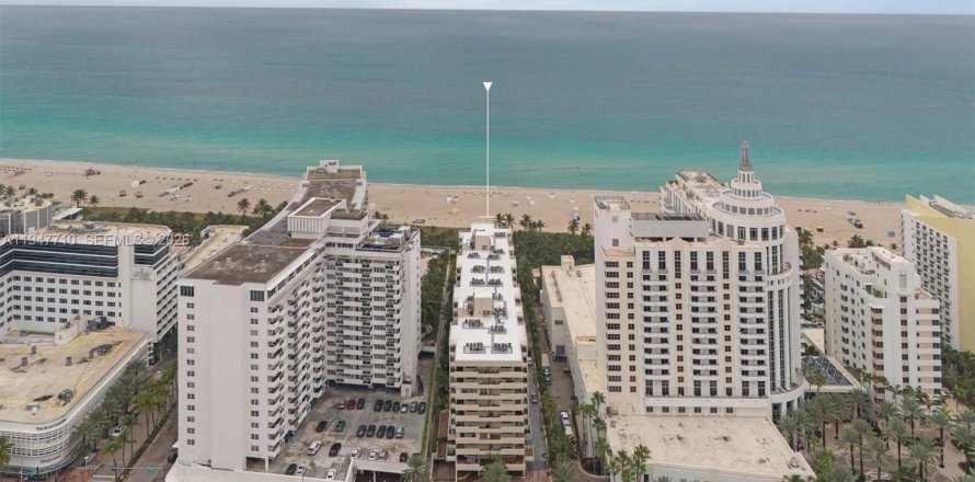 Condo in Miami Beach, Florida, 2 bedrooms  № 2003857