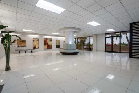 Condo in Miami Beach, Florida, 2 bedrooms  № 2003857 - photo 30