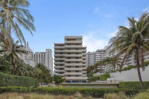 Condo in Miami Beach, Florida, 2 bedrooms  № 2003857 - photo 4