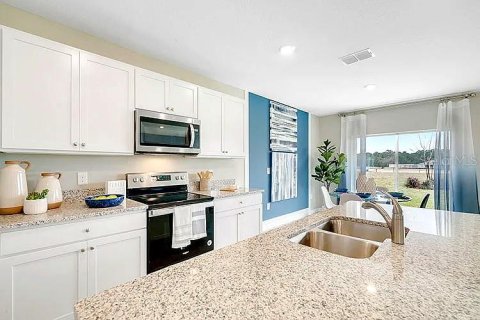 House in Zellwood, Florida 5 bedrooms, 260.78 sq.m. № 2399187 - photo 11