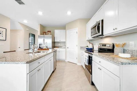 House in Zellwood, Florida 5 bedrooms, 260.78 sq.m. № 2399187 - photo 5