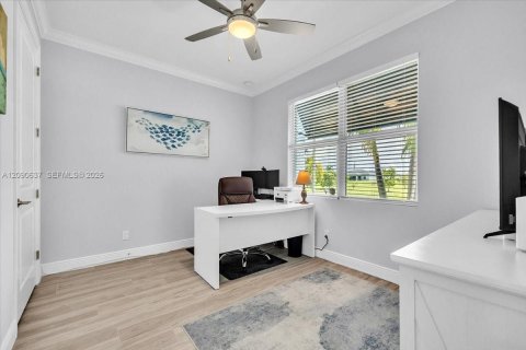 House in Cape Coral, Florida 4 bedrooms, 185.99 sq.m. № 2370142 - photo 22