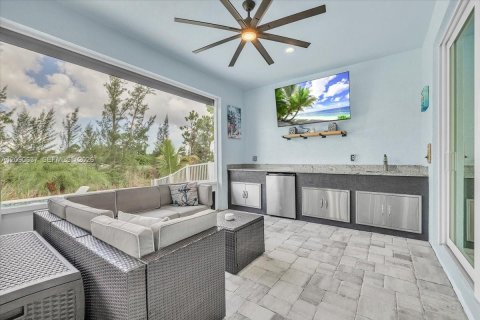 House in Cape Coral, Florida 4 bedrooms, 185.99 sq.m. № 2370142 - photo 30
