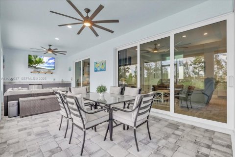House in Cape Coral, Florida 4 bedrooms, 185.99 sq.m. № 2370142 - photo 29