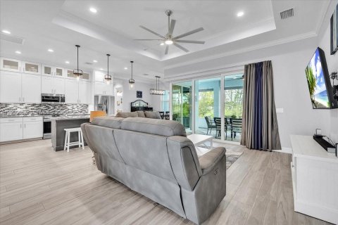 House in Cape Coral, Florida 4 bedrooms, 185.99 sq.m. № 2370142 - photo 11