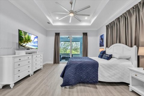 House in Cape Coral, Florida 4 bedrooms, 185.99 sq.m. № 2370142 - photo 16