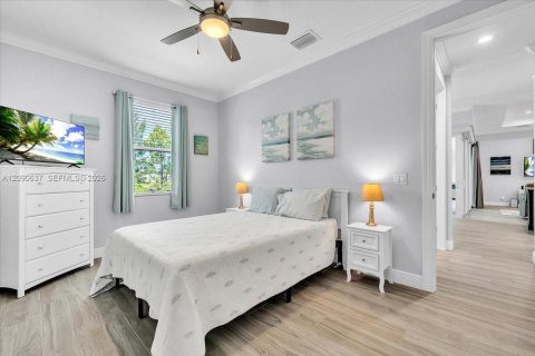 House in Cape Coral, Florida 4 bedrooms, 185.99 sq.m. № 2370142 - photo 26