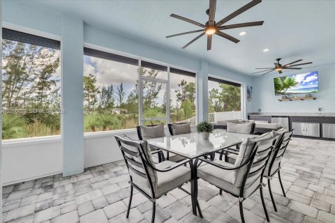 House in Cape Coral, Florida 4 bedrooms, 185.99 sq.m. № 2370142 - photo 28