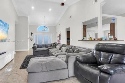 Villa ou maison à louer à Miami, Floride: 4 chambres, 289.3 m2 № 1948198 - photo 12