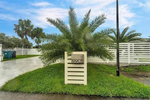 Villa ou maison à louer à Miami, Floride: 4 chambres, 289.3 m2 № 1948198 - photo 3