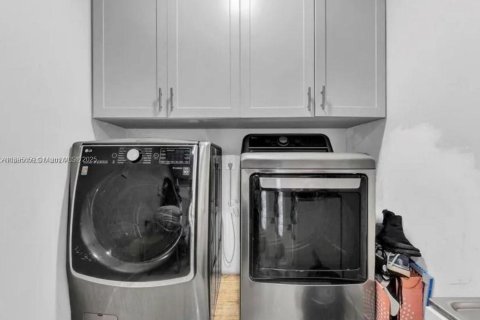 Villa ou maison à louer à Miami, Floride: 4 chambres, 289.3 m2 № 1948198 - photo 26