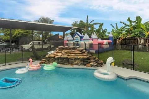 Villa ou maison à louer à Miami, Floride: 4 chambres, 289.3 m2 № 1948198 - photo 29