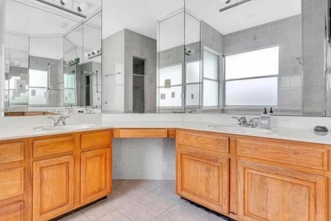 Villa ou maison à louer à Miami, Floride: 4 chambres, 289.3 m2 № 1948198 - photo 15