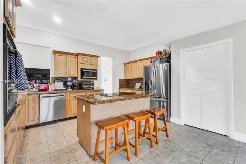 Villa ou maison à louer à Miami, Floride: 4 chambres, 289.3 m2 № 1948198 - photo 10