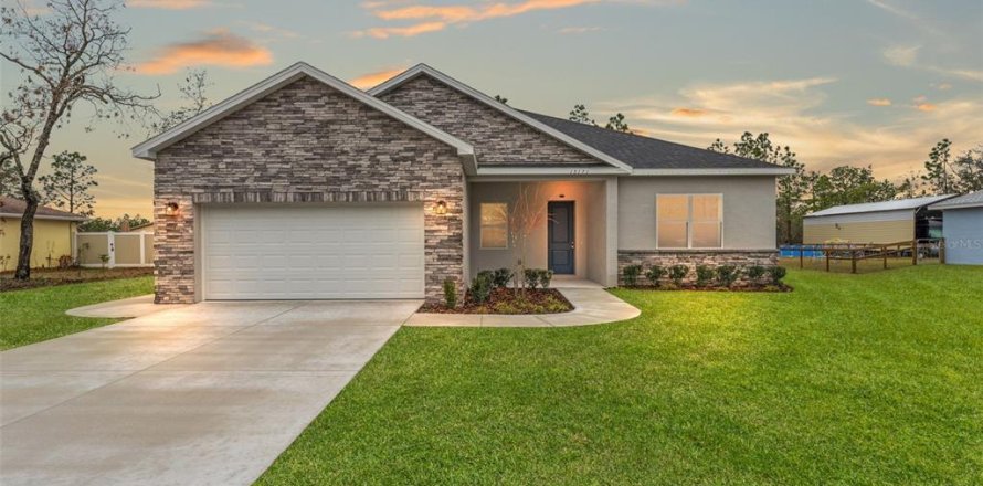 House in Weeki Wachee, Florida 4 bedrooms, 197.42 sq.m. № 1544541