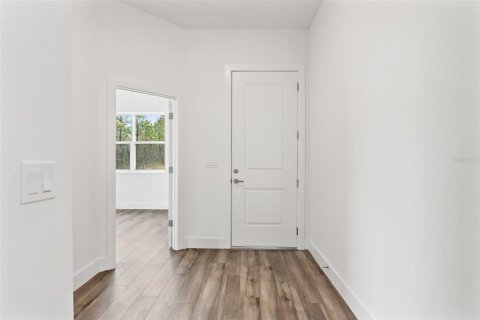 House in Weeki Wachee, Florida 4 bedrooms, 197.42 sq.m. № 1544541 - photo 11