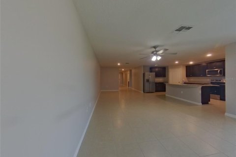 Casa en alquiler en Mascotte, Florida, 5 dormitorios, 180.6 m2 № 1911547 - foto 2