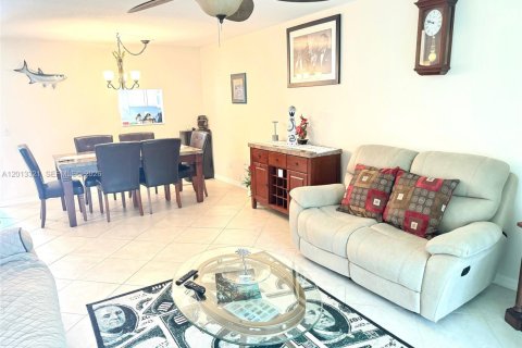 Condominio en alquiler en Stuart, Florida, 2 dormitorios, 100.15 m2 № 2075606 - foto 13