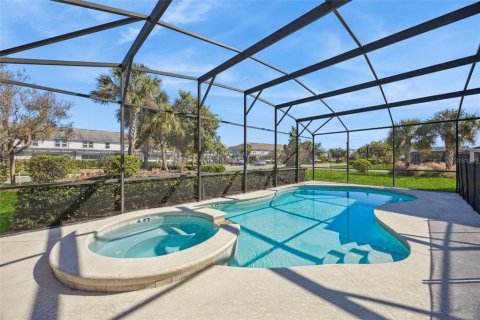 House in Davenport, Florida 13 bedrooms, 506.13 sq.m. № 2166006 - photo 30