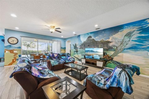 House in Davenport, Florida 13 bedrooms, 506.13 sq.m. № 2166006 - photo 25