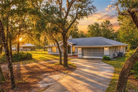 Villa ou maison à Inverness, Floride 3 chambres, 212 m2 № 2413478