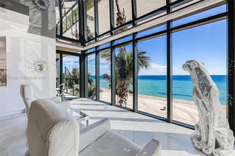 Copropriété à vendre à Hollywood, Floride: 3 chambres, 242.1 m2 № 2186237 - photo 13