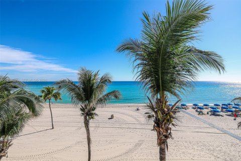Copropriété à vendre à Hollywood, Floride: 3 chambres, 242.1 m2 № 2186237 - photo 29