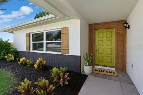 House in Pinellas Park, Florida 4 bedrooms, 155.24 sq.m. № 1829052 - photo 3