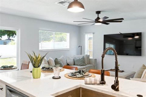 House in Pinellas Park, Florida 4 bedrooms, 155.24 sq.m. № 1829052 - photo 25