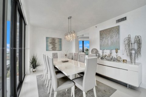 Copropriété à louer à Aventura, Floride: 2 chambres, 167.22 m2 № 2053801 - photo 17