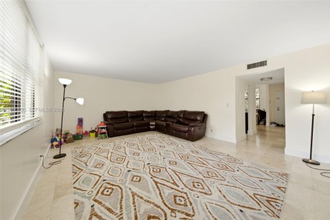 Copropriété à vendre à Aventura, Floride: 3 chambres, 129.69 m2 № 2192501 - photo 16