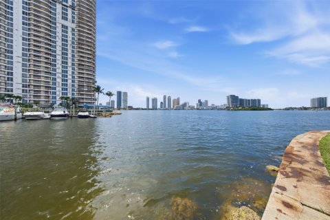 Copropriété à vendre à Aventura, Floride: 3 chambres, 129.69 m2 № 2192501 - photo 23