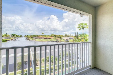 House in Port Charlotte, Florida 5 bedrooms № 1707216 - photo 9