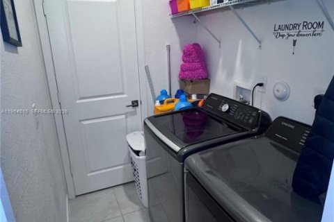 Купить таунхаус в Флорида-Сити, Флорида 4 спальни, 157.93м2, № 2080020 - фото 12