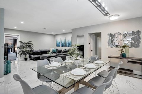 Casa en venta en Hollywood, Florida, 4 dormitorios, 146.97 m2 № 1862494 - foto 1