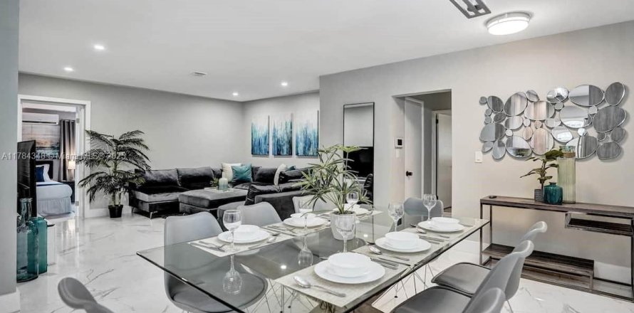 Casa en Hollywood, Florida 4 dormitorios, 146.97 m2 № 1862494