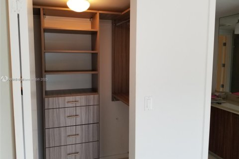 Copropriété à louer à Doral, Floride: 1 chambre, 72.19 m2 № 1964734 - photo 12