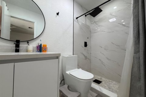 Condo in North Miami Beach, Florida, 3 bedrooms  № 2052944 - photo 19