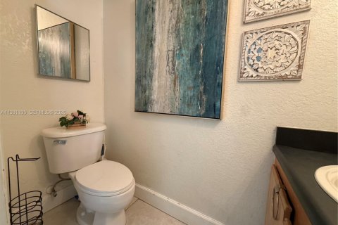 Condo in North Miami Beach, Florida, 3 bedrooms  № 2052944 - photo 23