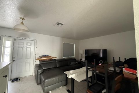 Condo in North Miami Beach, Florida, 3 bedrooms  № 2052944 - photo 25