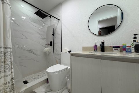 Condo in North Miami Beach, Florida, 3 bedrooms  № 2052944 - photo 18