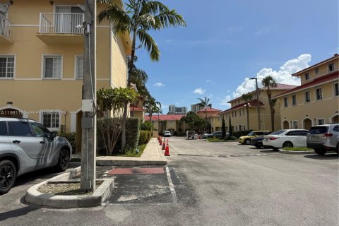 Condo in North Miami Beach, Florida, 3 bedrooms  № 2052944 - photo 4