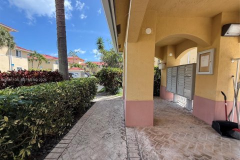 Condo in North Miami Beach, Florida, 3 bedrooms  № 2052944 - photo 3