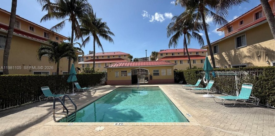 Condo in North Miami Beach, Florida, 3 bedrooms  № 2052944