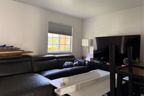 Condo in North Miami Beach, Florida, 3 bedrooms  № 2052944 - photo 10