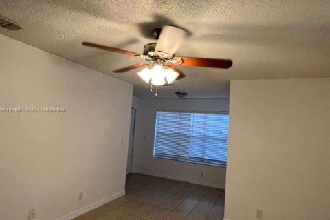 Copropriété à vendre à Margate, Floride: 1 chambre, 66.15 m2 № 1977794 - photo 1