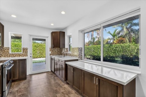 Casa en venta en Miami, Florida, 4 dormitorios, 203.64 m2 № 2006390 - foto 9