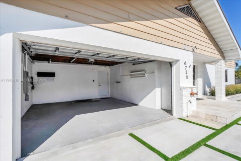 Casa en venta en Miami, Florida, 4 dormitorios, 203.64 m2 № 2006390 - foto 28