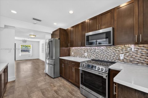 Casa en venta en Miami, Florida, 4 dormitorios, 203.64 m2 № 2006390 - foto 10