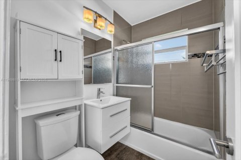 Casa en venta en Miami, Florida, 4 dormitorios, 203.64 m2 № 2006390 - foto 15